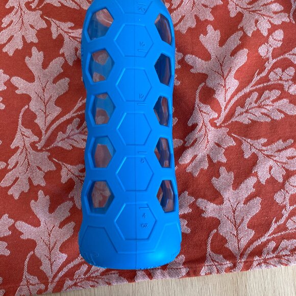 SOLD! Lifefactory Glass Water Bottle 22 oz, Hex Silicone Sleeve - Picture 6 of 9